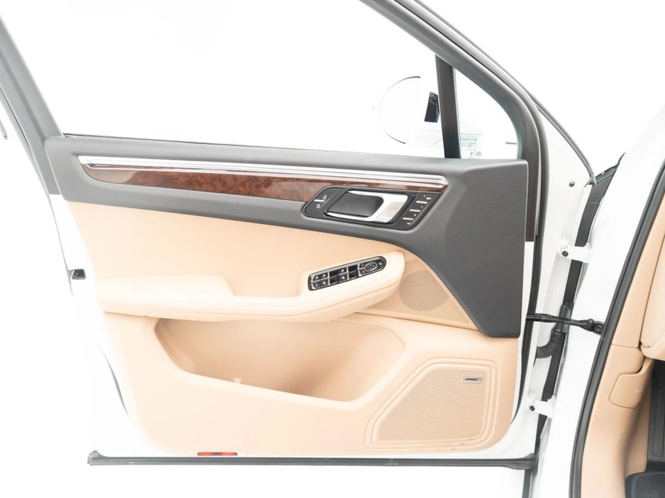2023 Porsche Macan S - Image 21 of 30