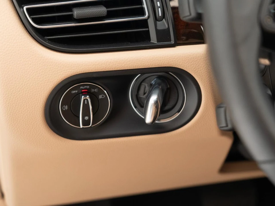 2023 Porsche Macan S - Image 27 of 30