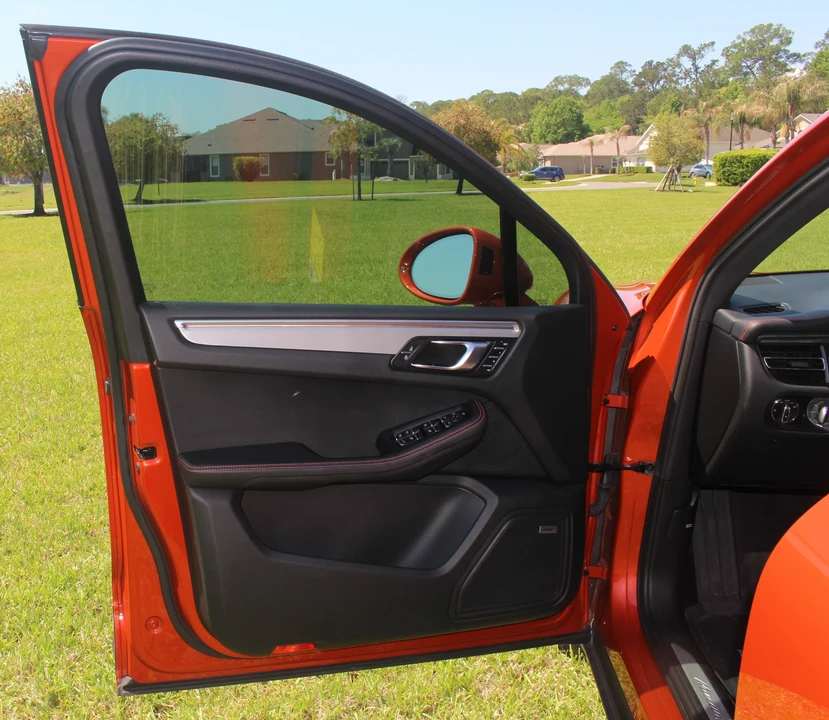 2023 Porsche Macan S - Image 26 of 31