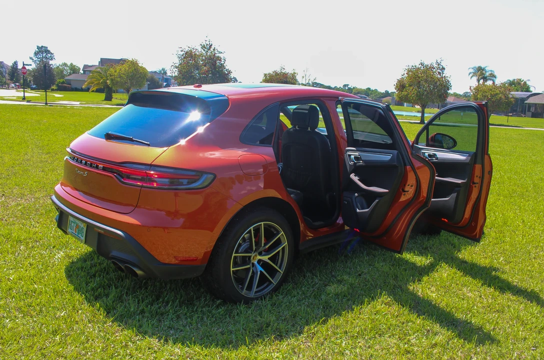 2023 Porsche Macan S - Image 9 of 31