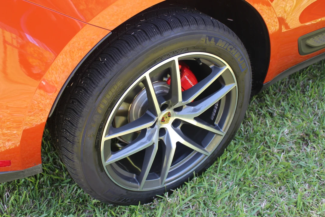 2023 Porsche Macan S - Image 23 of 31