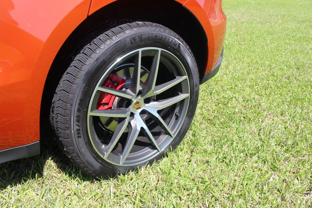 2023 Porsche Macan S - Image 24 of 31