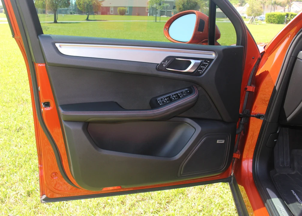 2023 Porsche Macan S - Image 29 of 31