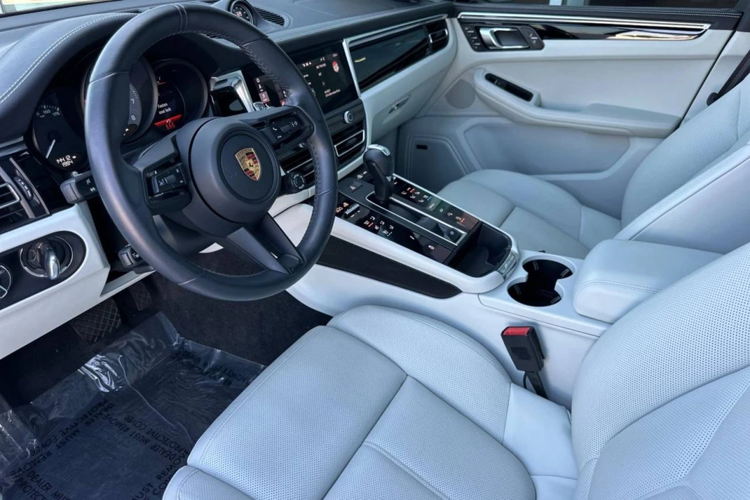 2023 Porsche Macan S - Image 4 of 5