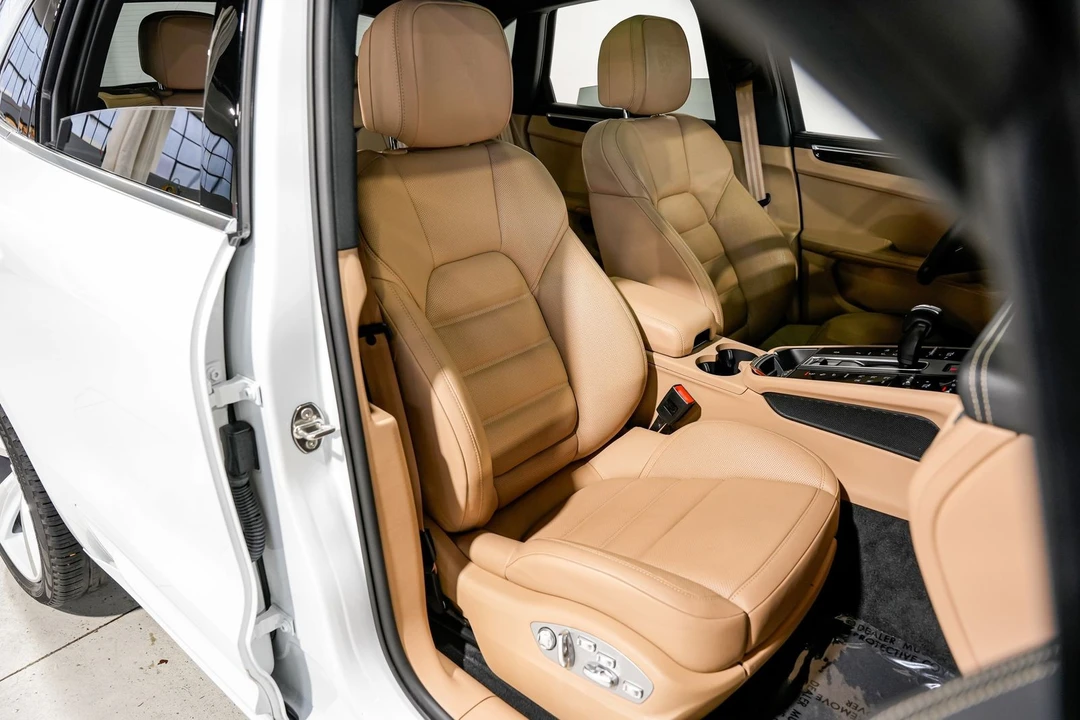 2023 Porsche Macan S - Image 25 of 31
