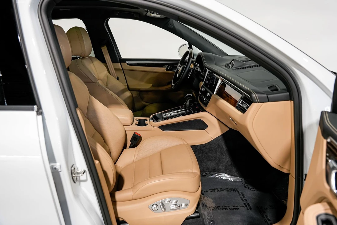 2023 Porsche Macan S - Image 26 of 31