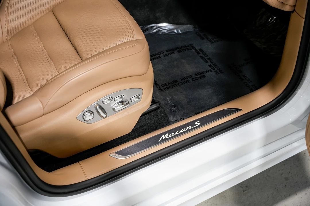 2023 Porsche Macan S - Image 24 of 31