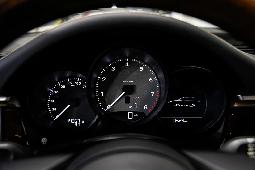 2023 Porsche Macan S - Image 11 of 31