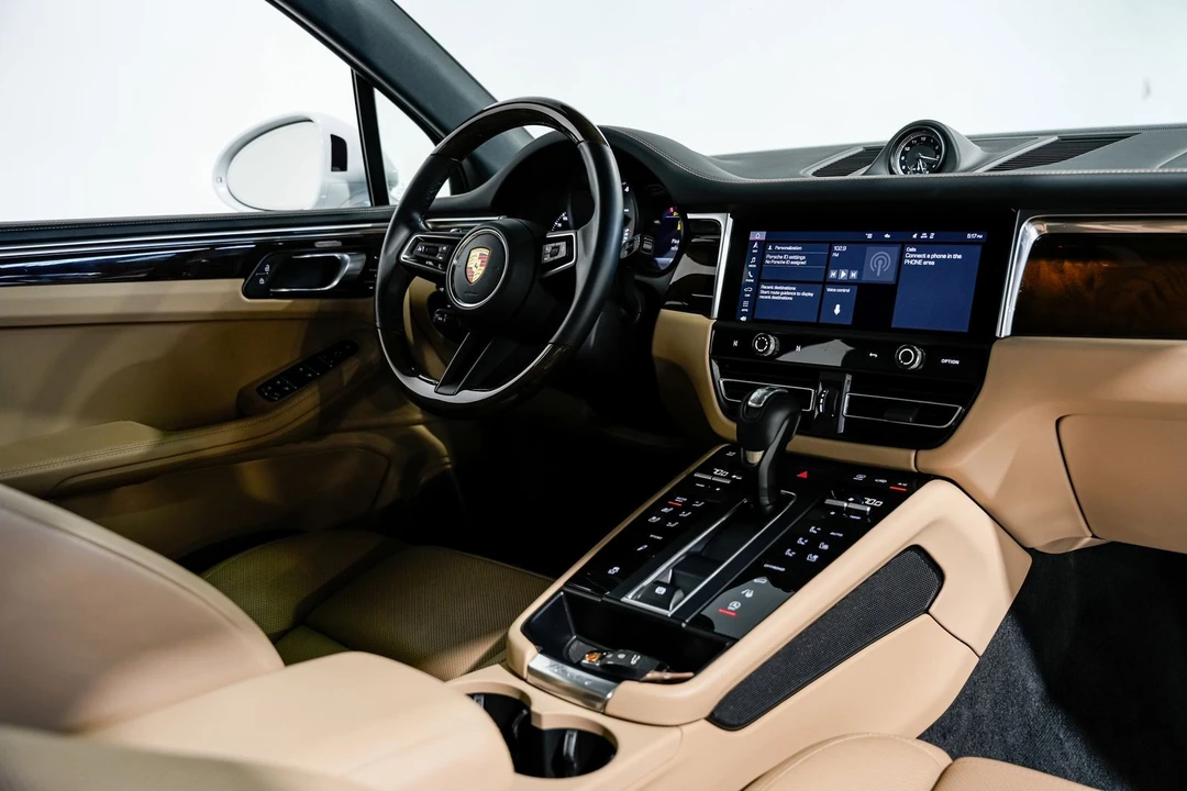 2023 Porsche Macan S - Image 28 of 31