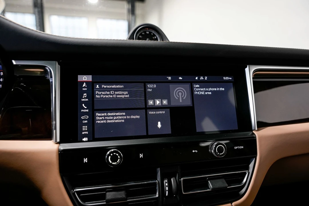 2023 Porsche Macan S - Image 13 of 31