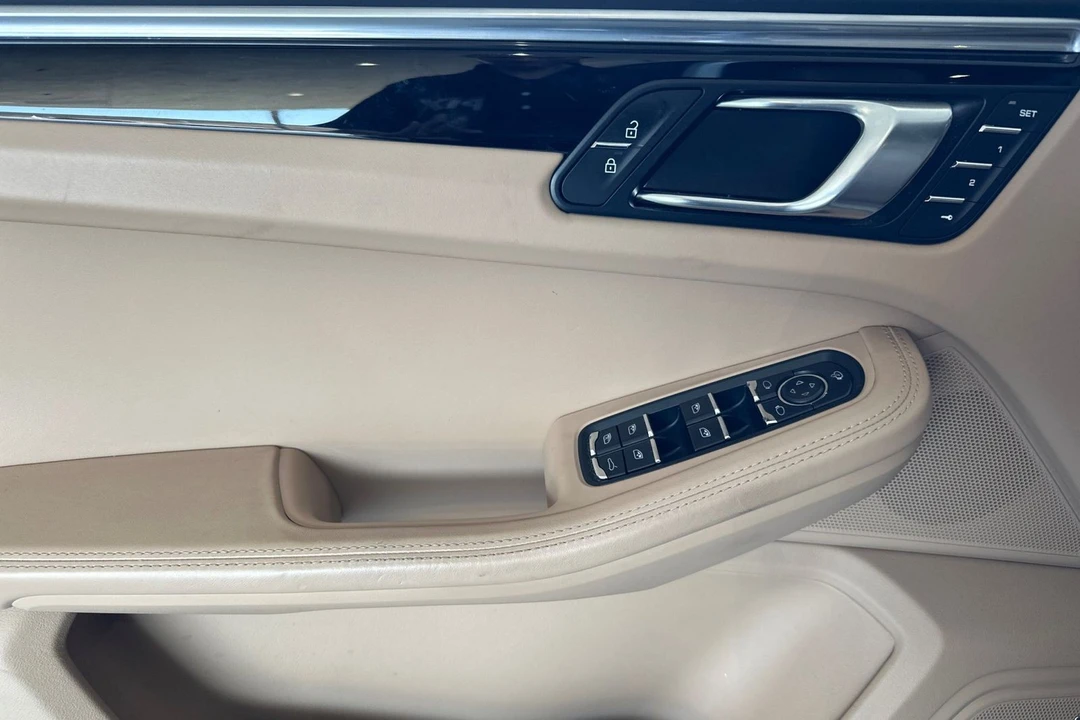 2023 Porsche Macan S - Image 12 of 21