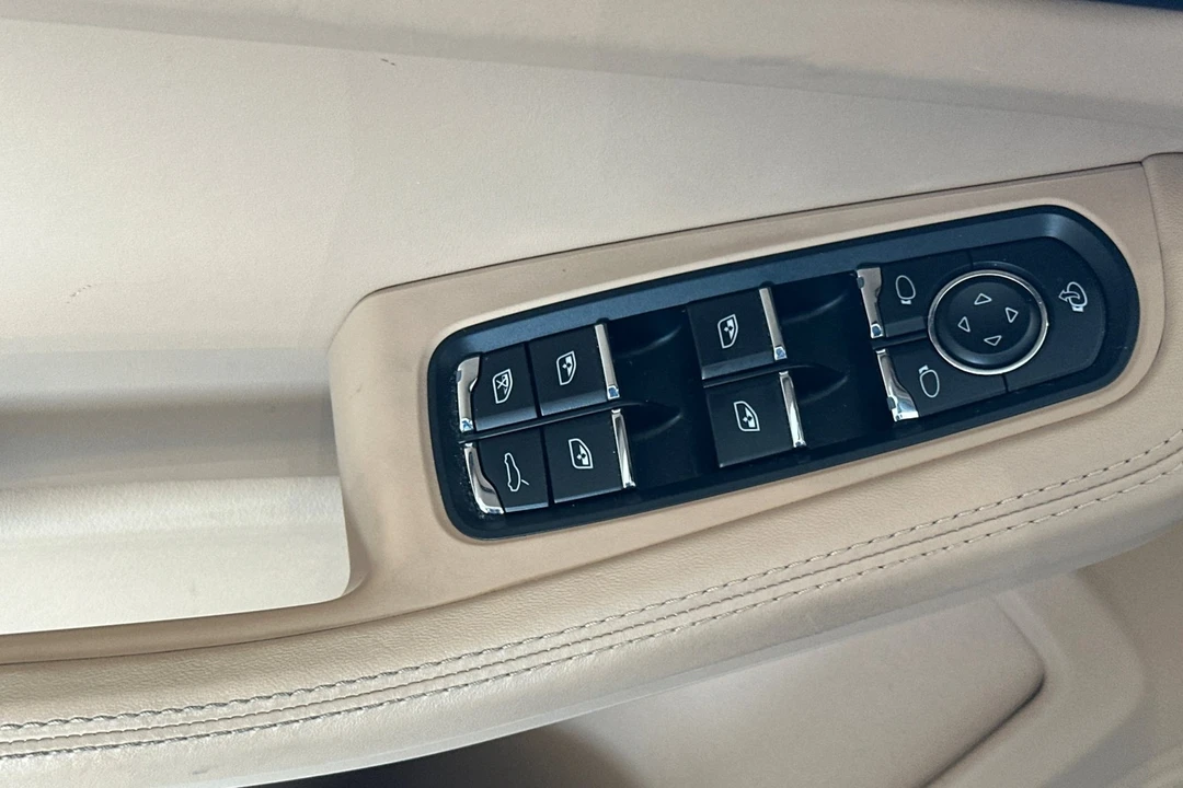 2023 Porsche Macan S - Image 13 of 21