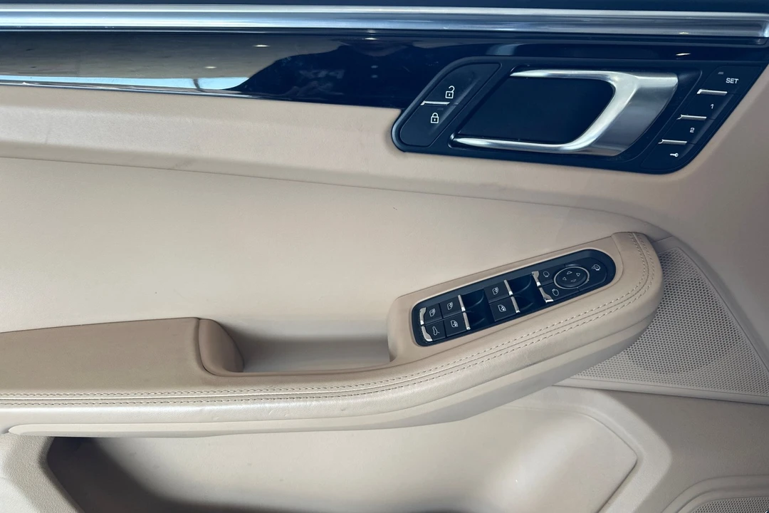 2023 Porsche Macan S - Image 12 of 21