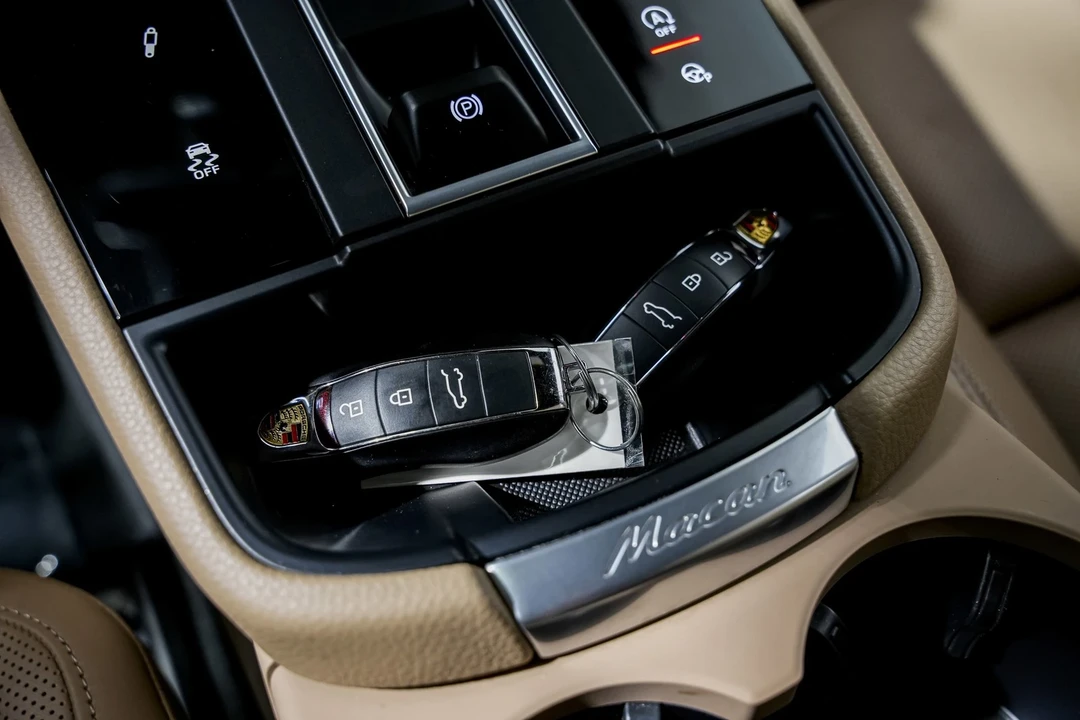 2023 Porsche Macan S - Image 15 of 21