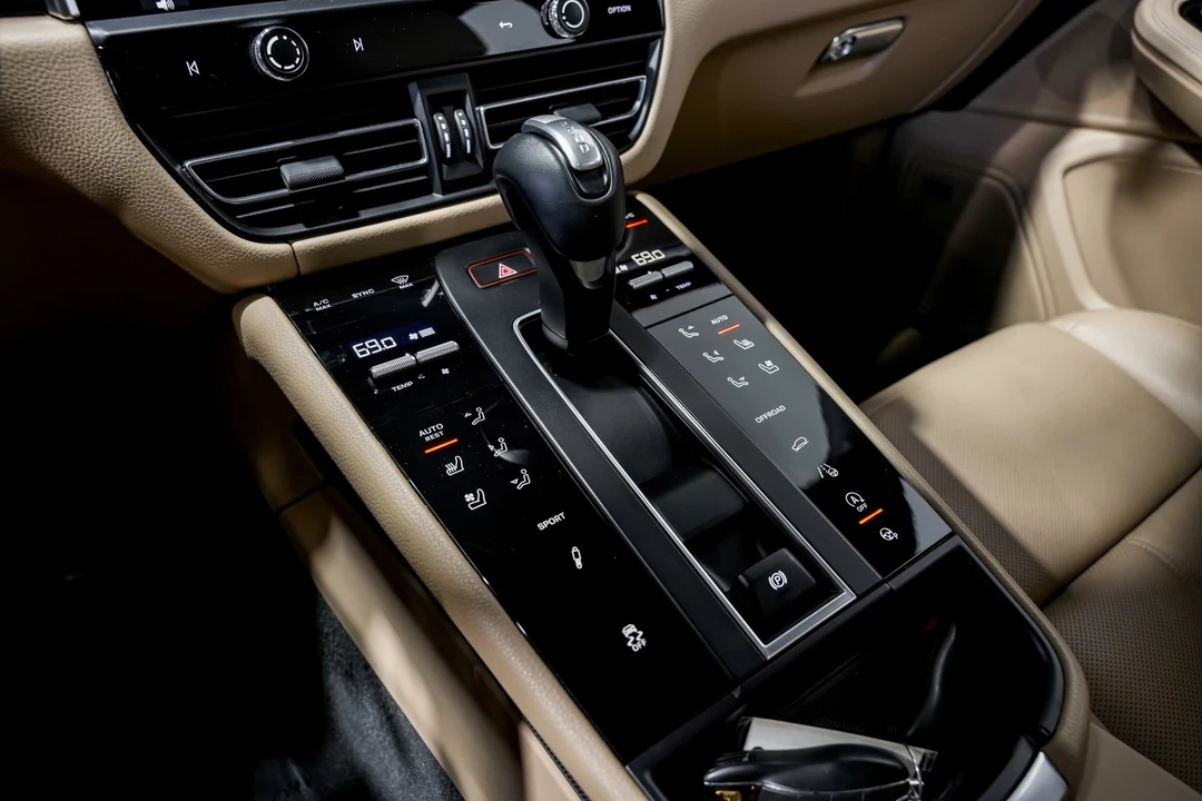2023 Porsche Macan S - Image 14 of 21