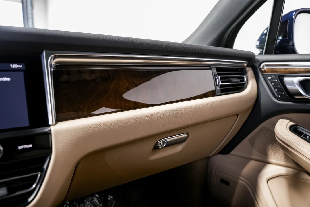 2023 Porsche Macan S - Image 16 of 21
