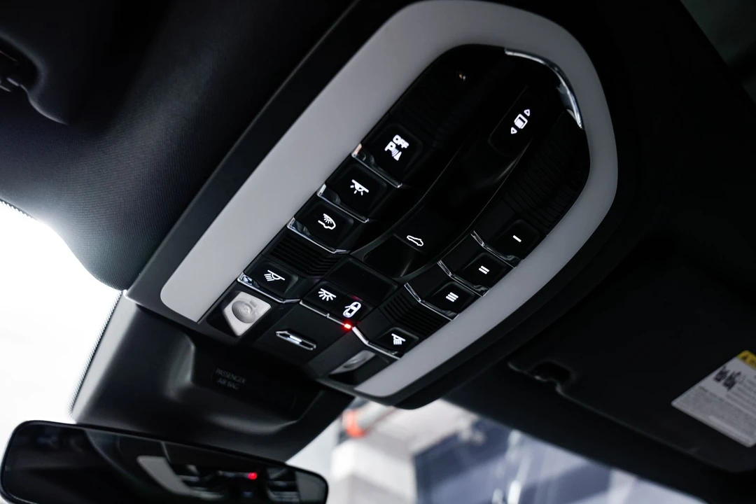 2023 Porsche Macan S - Image 12 of 31