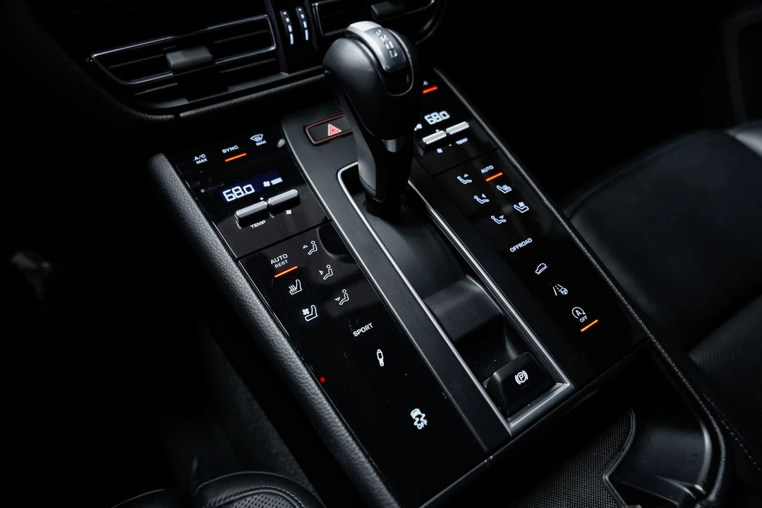 2023 Porsche Macan S - Image 15 of 31