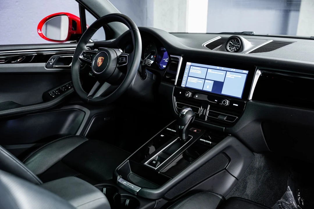 2023 Porsche Macan S - Image 27 of 31