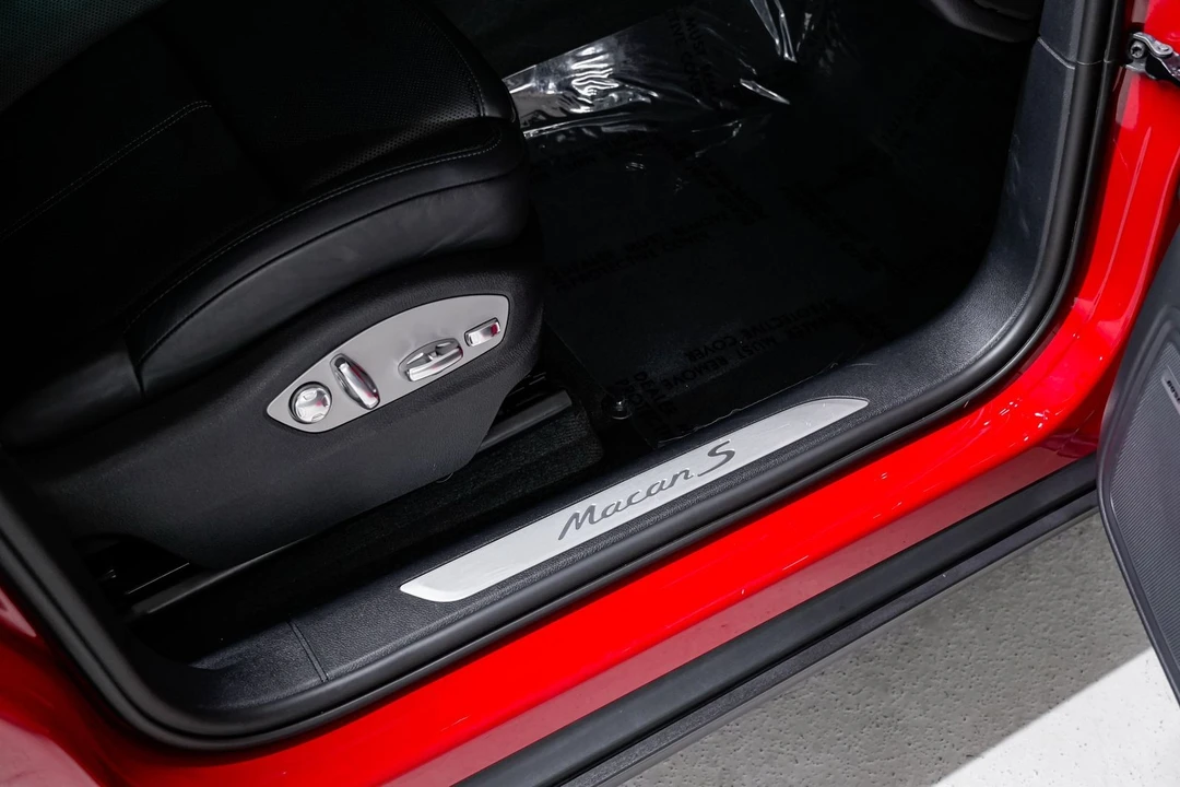 2023 Porsche Macan S - Image 23 of 31