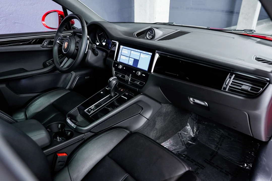 2023 Porsche Macan S - Image 26 of 31