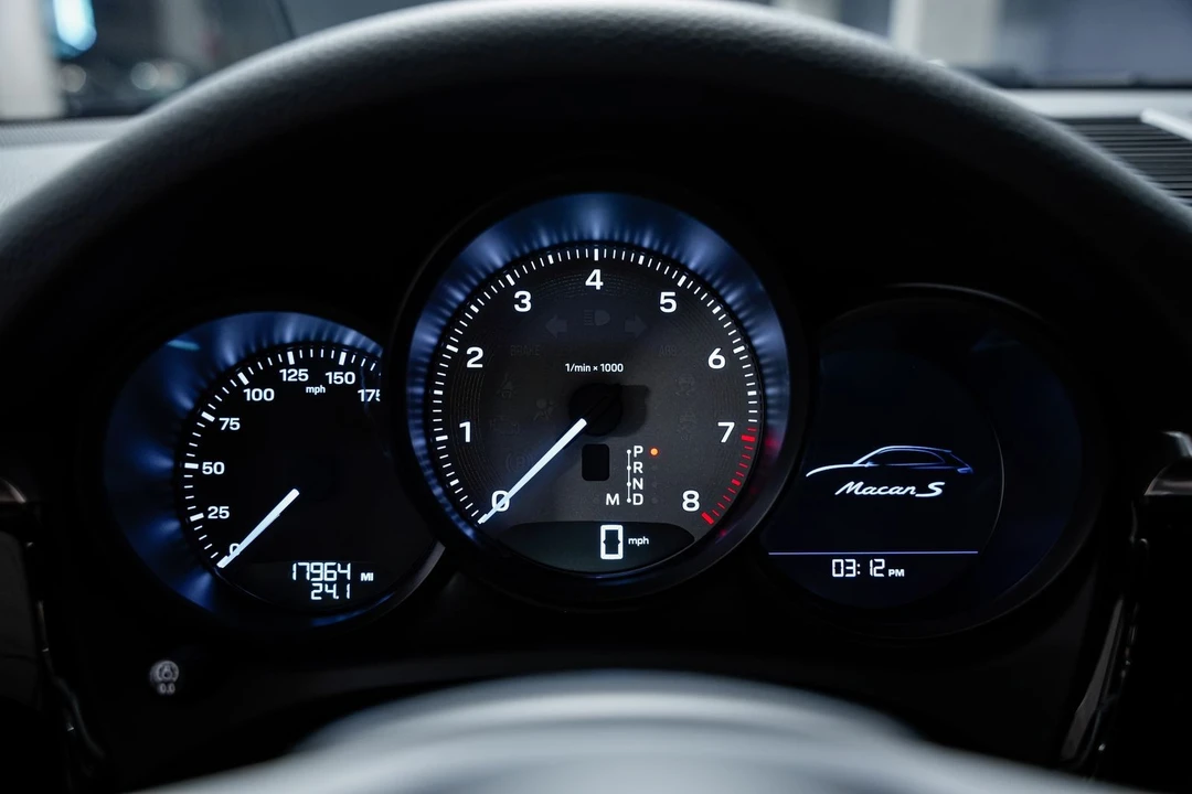 2023 Porsche Macan S - Image 11 of 31