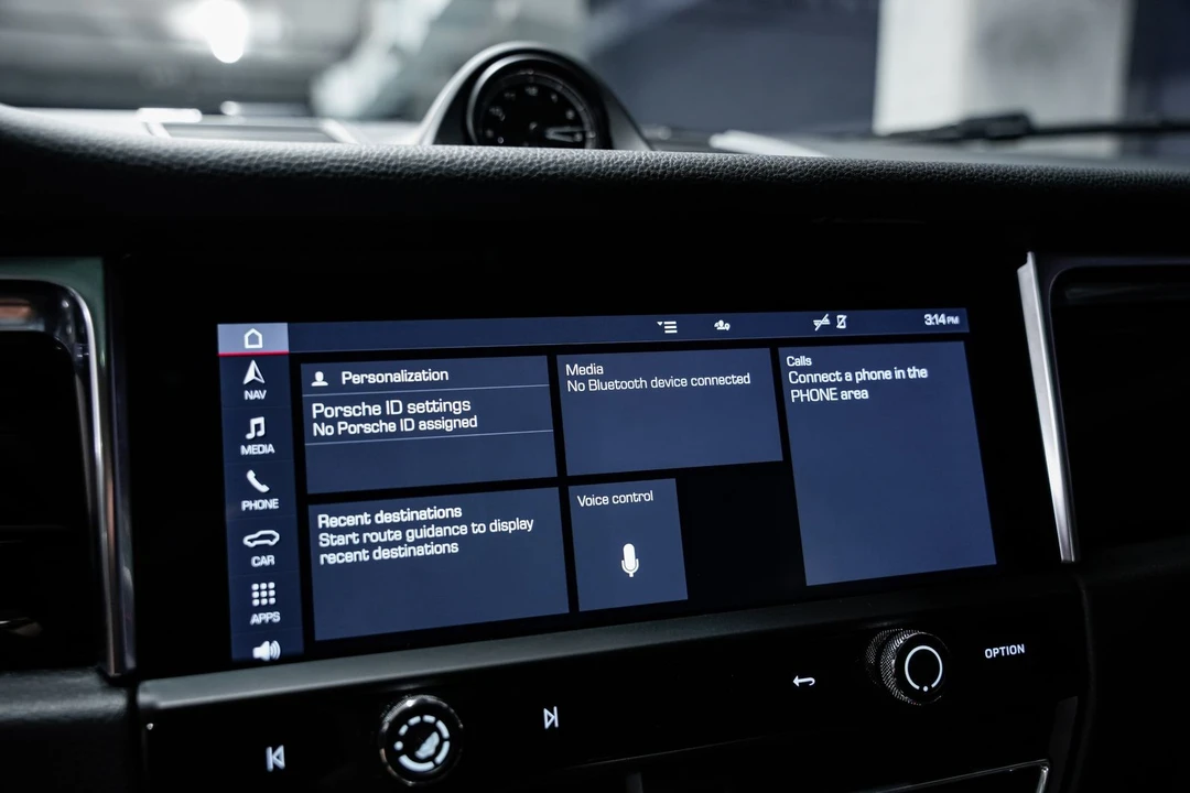2023 Porsche Macan S - Image 14 of 31