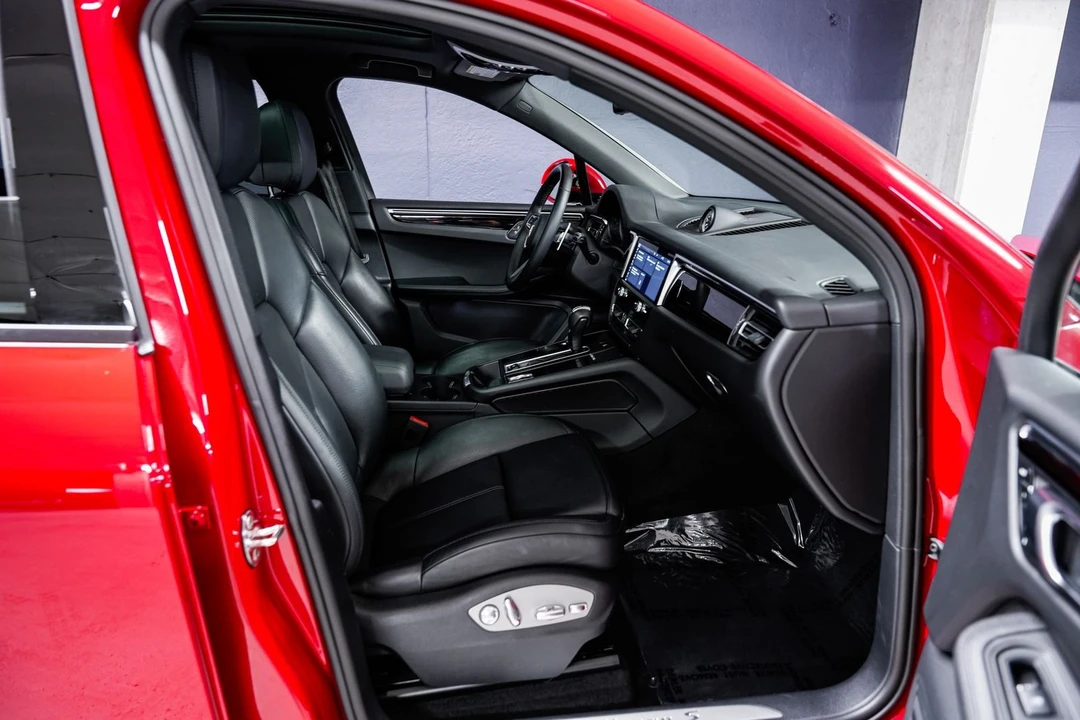 2023 Porsche Macan S - Image 25 of 31