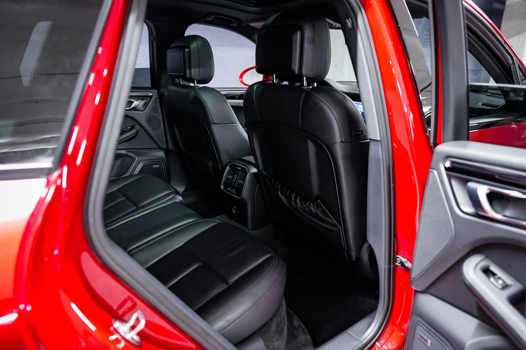 2023 Porsche Macan S - Image 29 of 31