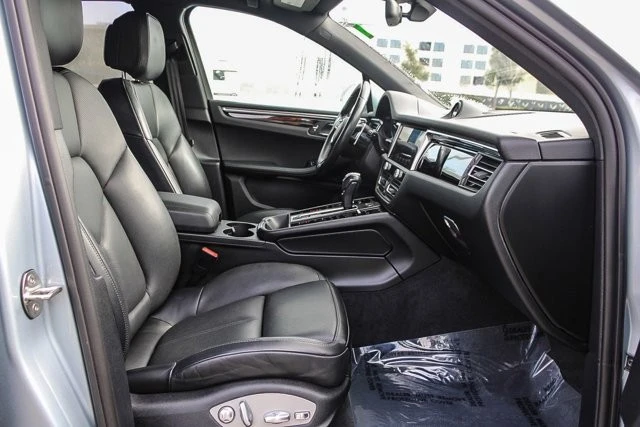2023 Porsche Macan S - Image 17 of 21