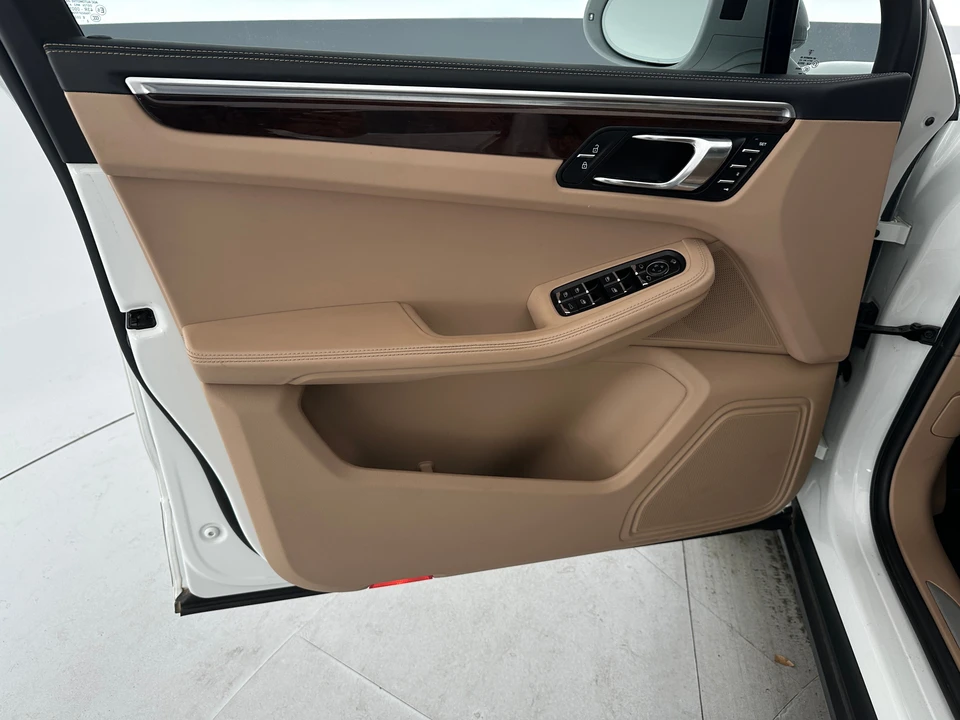 2023 Porsche Macan S - Image 15 of 31
