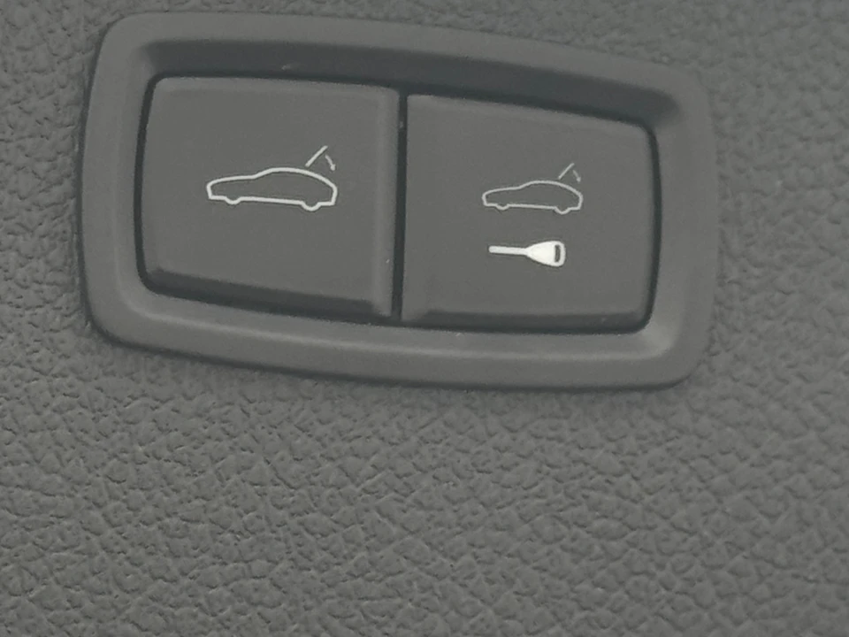 2023 Porsche Macan S - Image 9 of 31