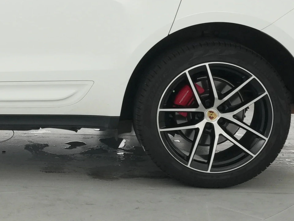 2023 Porsche Macan S - Image 17 of 31
