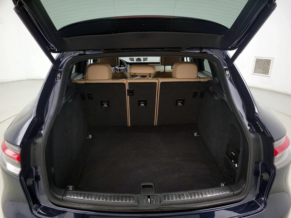 2023 Porsche Macan S - Image 19 of 21