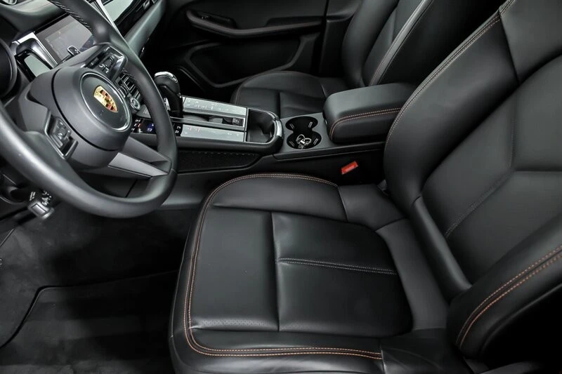 2023 Porsche Macan S - Image 28 of 31