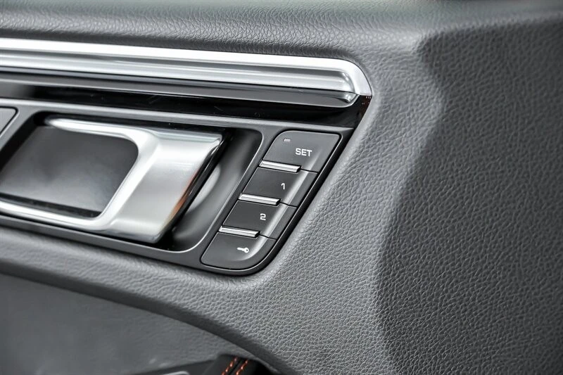2023 Porsche Macan S - Image 14 of 31