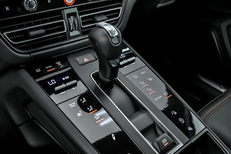 2023 Porsche Macan S - Image 24 of 31