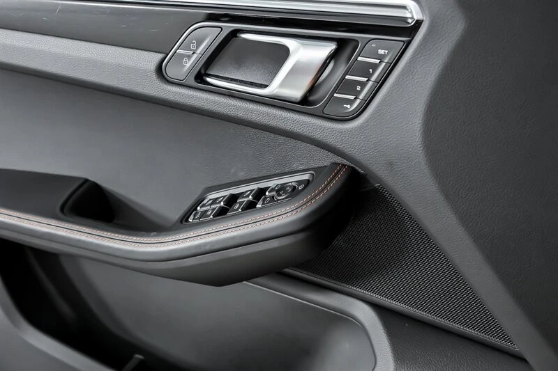 2023 Porsche Macan S - Image 13 of 31