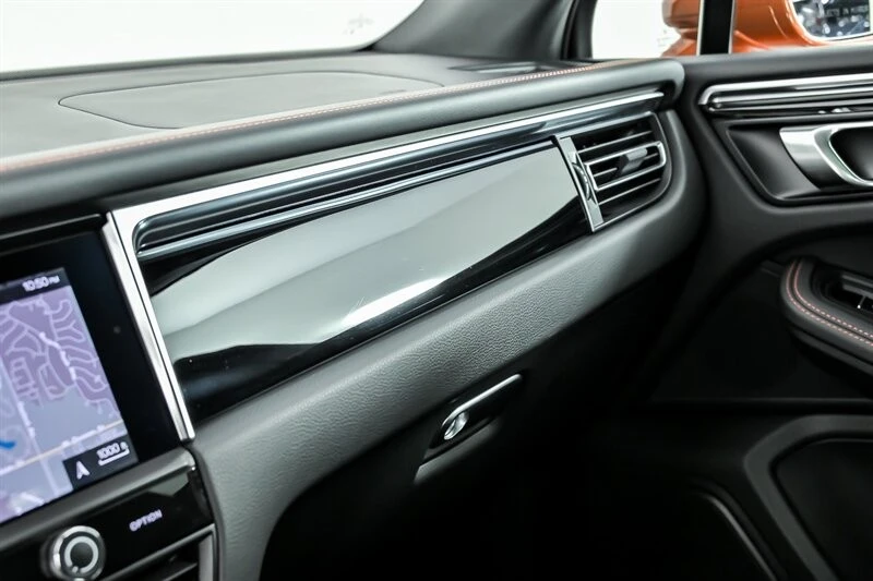 2023 Porsche Macan S - Image 25 of 31