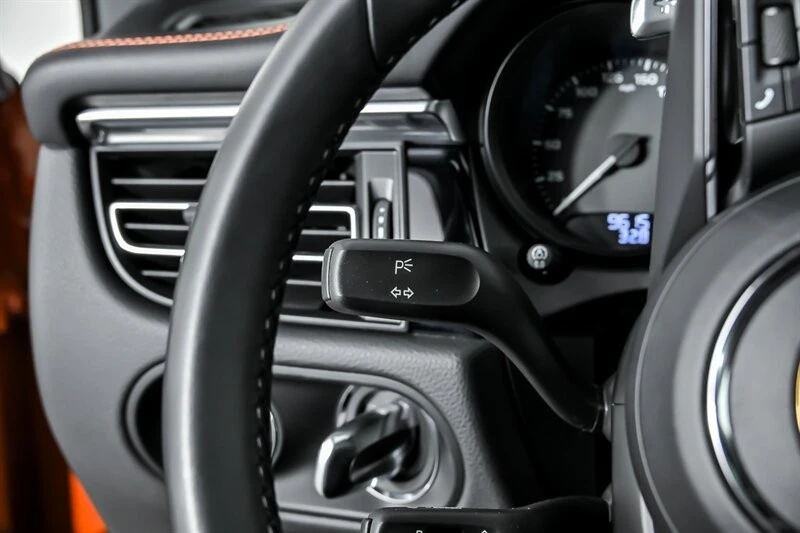 2023 Porsche Macan S - Image 17 of 31