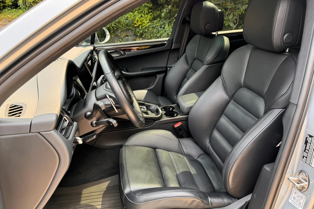 2023 Porsche Macan S - Image 24 of 31