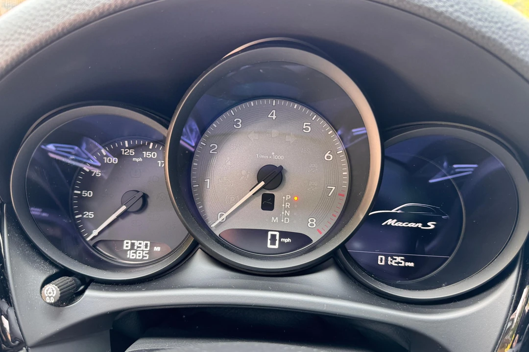 2023 Porsche Macan S - Image 26 of 31