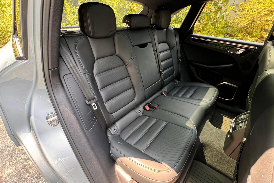 2023 Porsche Macan S - Image 25 of 31