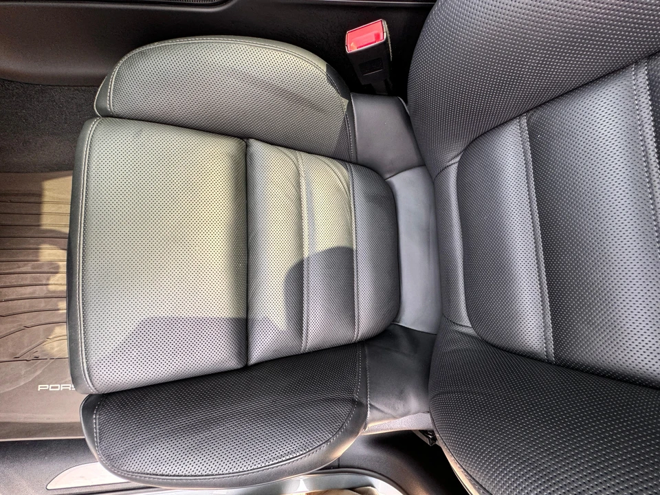 2023 Porsche Macan S - Image 28 of 31