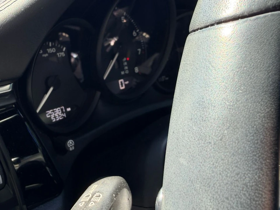 2023 Porsche Macan - Image 4 of 16