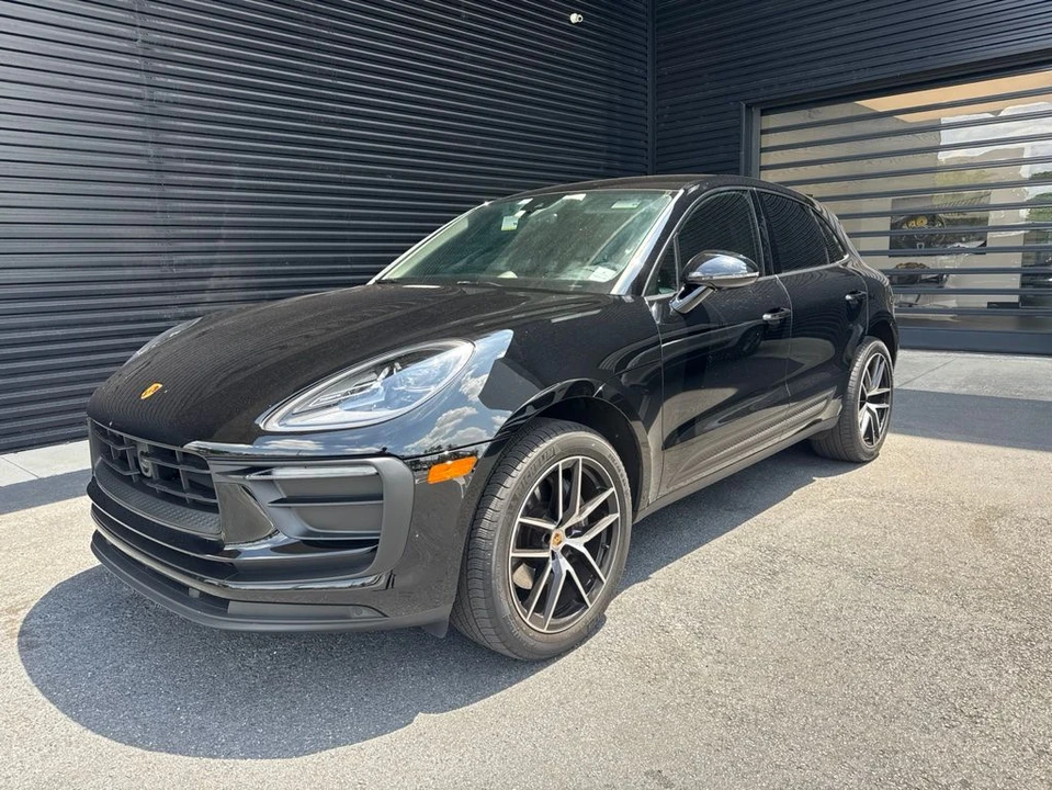 2023 Porsche Macan - Image 12 of 16