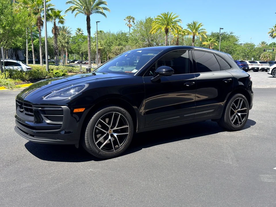 2023 Porsche Macan - Image 8 of 16