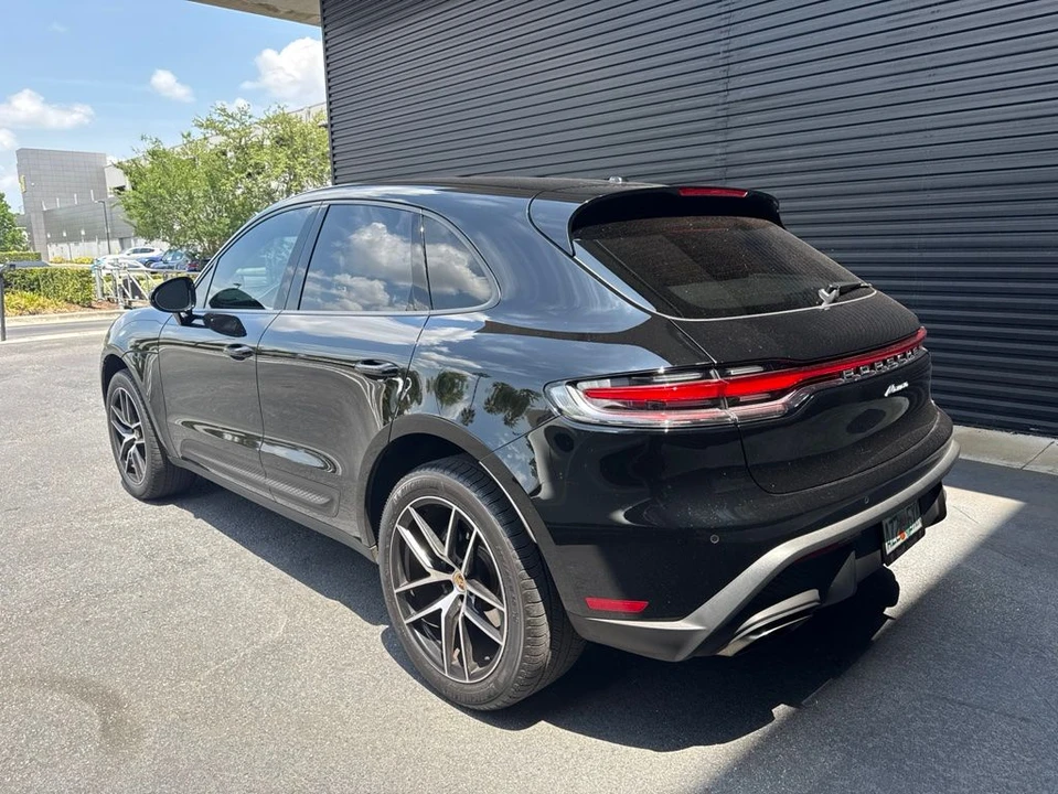 2023 Porsche Macan - Image 14 of 16