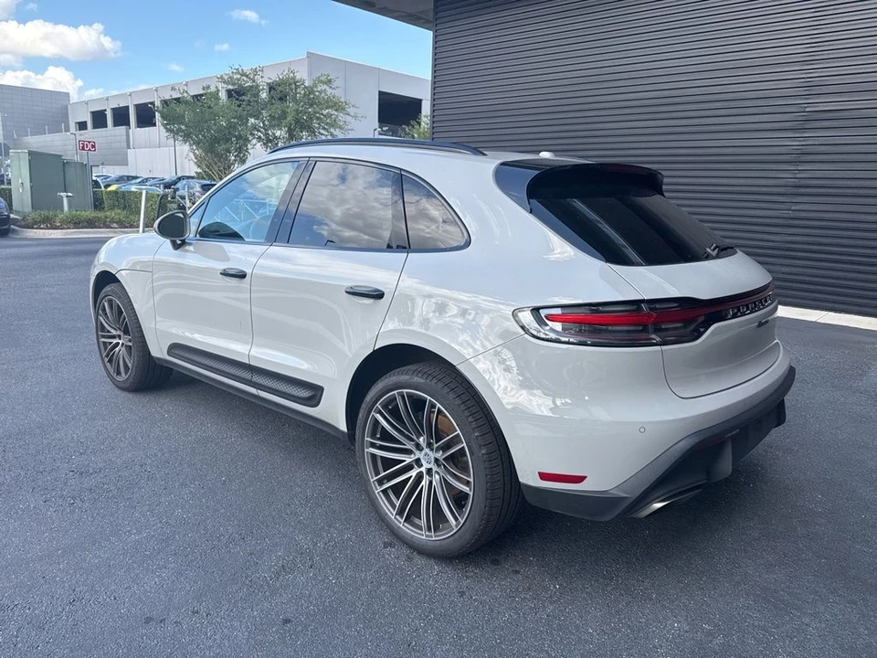 2023 Porsche Macan - Image 3 of 5