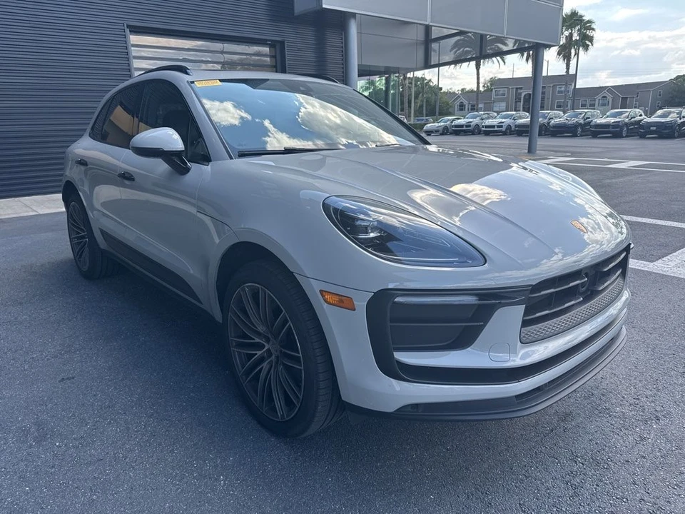 2023 Porsche Macan - Image 4 of 5